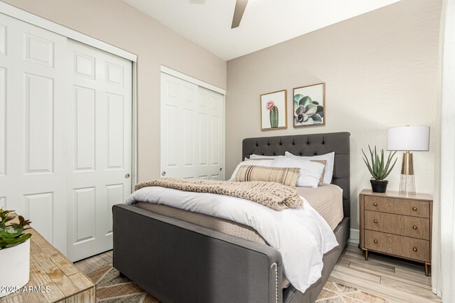 Building Photo - 9250 E Via De Vaquero Dr