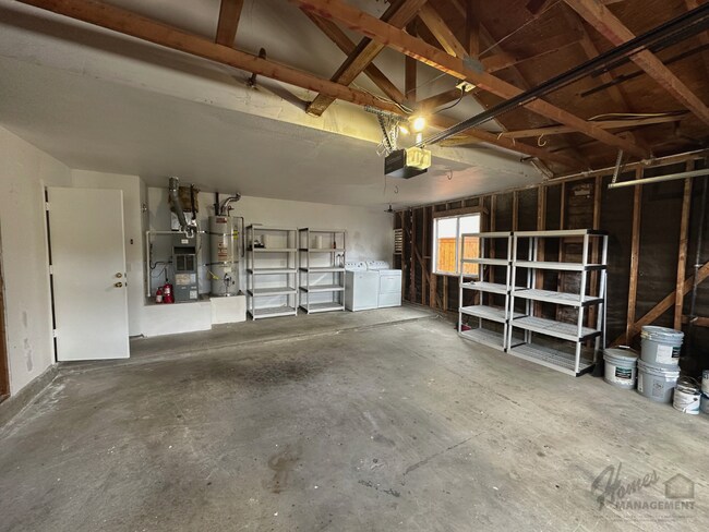 Building Photo - Homes Management - 3 Bed, 2 Bath House for Rent with Water/Trash Included