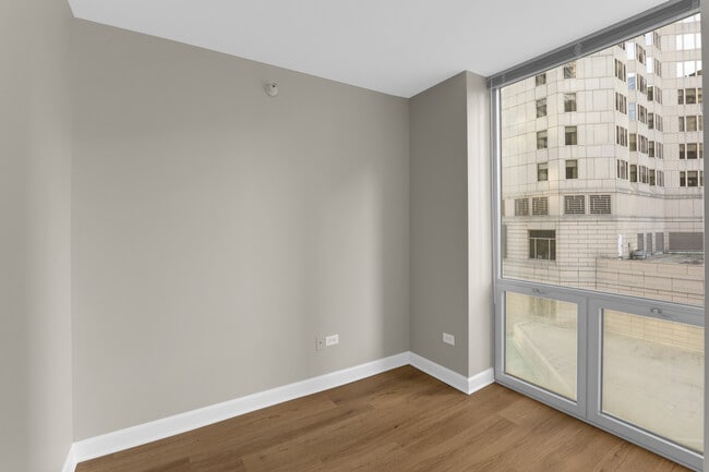 Building Photo - 222 N Columbus Dr