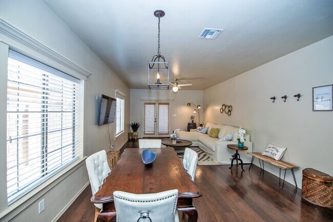 Building Photo - "Fully-Furnished 3-Bedroom, 2-Bathroom Home!"