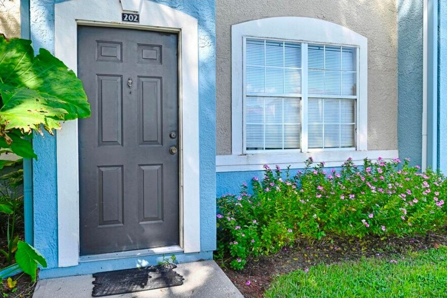 Building Photo - 1747 Sophias Dr