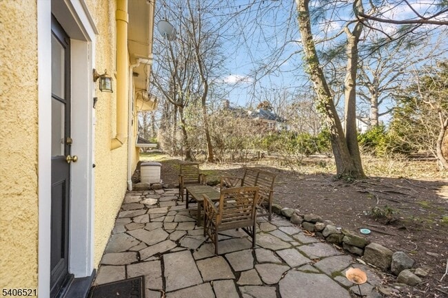 Building Photo - 9 Lincoln St