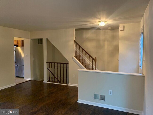 Building Photo - 1658 Colonial Way