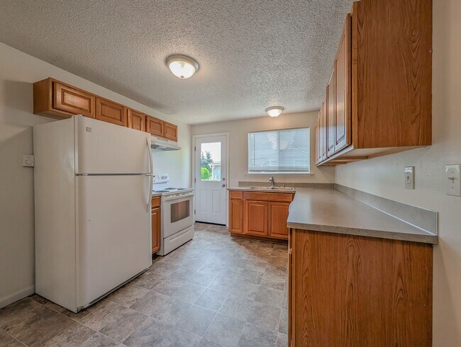 Building Photo - 15901 Manor Way