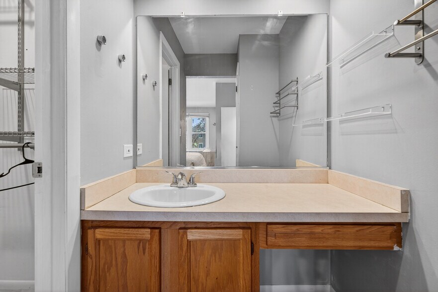 Building Photo - 1391 Sherwood Ct