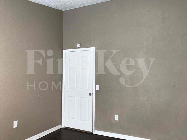 Building Photo - 6524 Viewpoint Ct