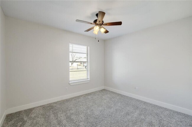 Building Photo - 125 Chaparral St