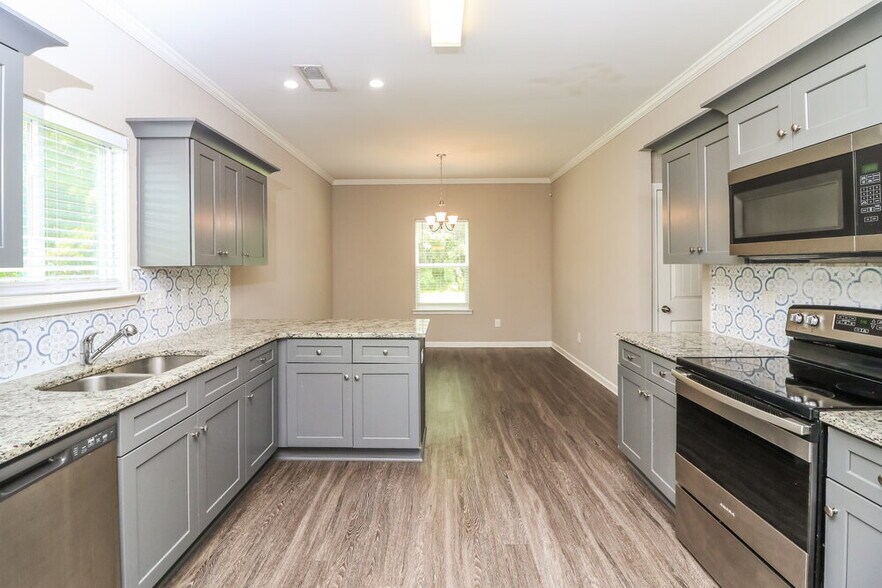 Building Photo - 646 Fieldcrest Dr
