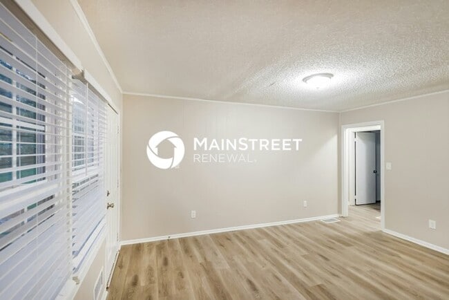 Building Photo - 5 Bedroom Pet-Friendly Home in Tarrant, AL with Main Street Renewal