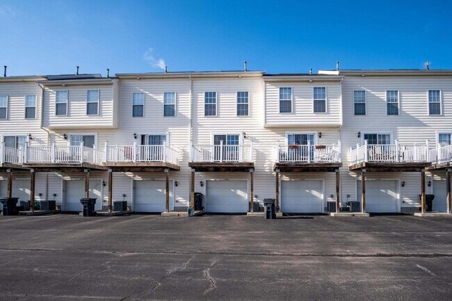 Building Photo - 5286 Royal Arch Casca Dr