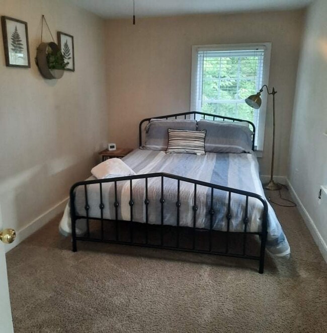 Building Photo - 761 King St