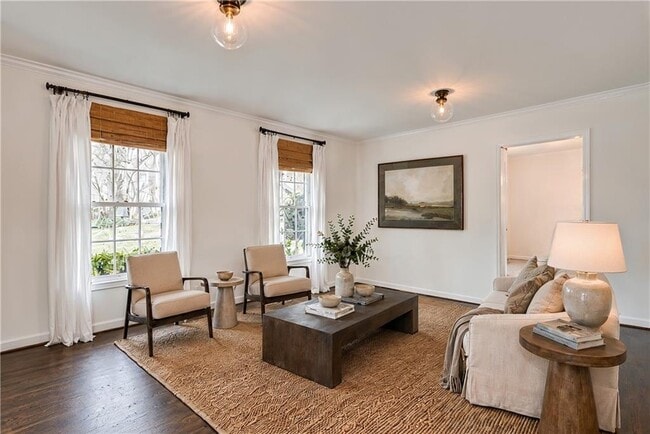 Building Photo - 4601 Club Cir NE