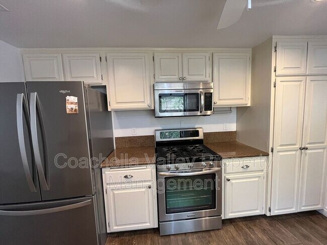 Building Photo - 40588 Clover Ln