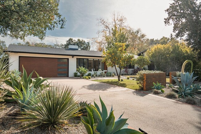 Building Photo - 340 Woodley Ct