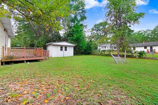 Building Photo - Beautifully Remodeled-3Bd, 1 and 1/2 Ba wi...