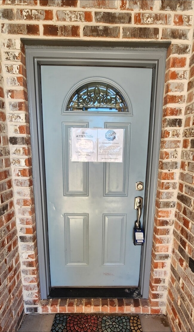 Building Photo - 3 bed 2 bath with 1 car garage