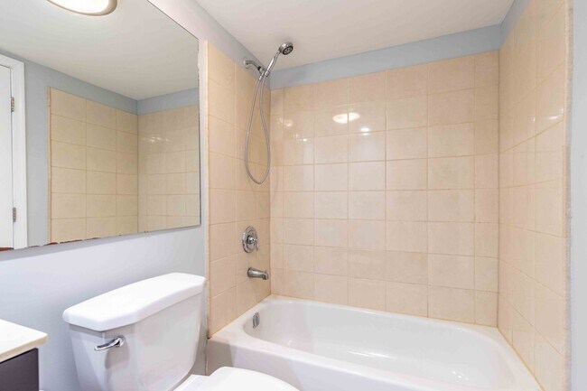 Building Photo - Spacious 3 Bedroom, 2 Bath Condo in Unionv...