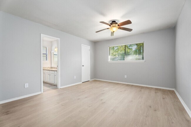 Building Photo - 3738 Clear Falls Dr