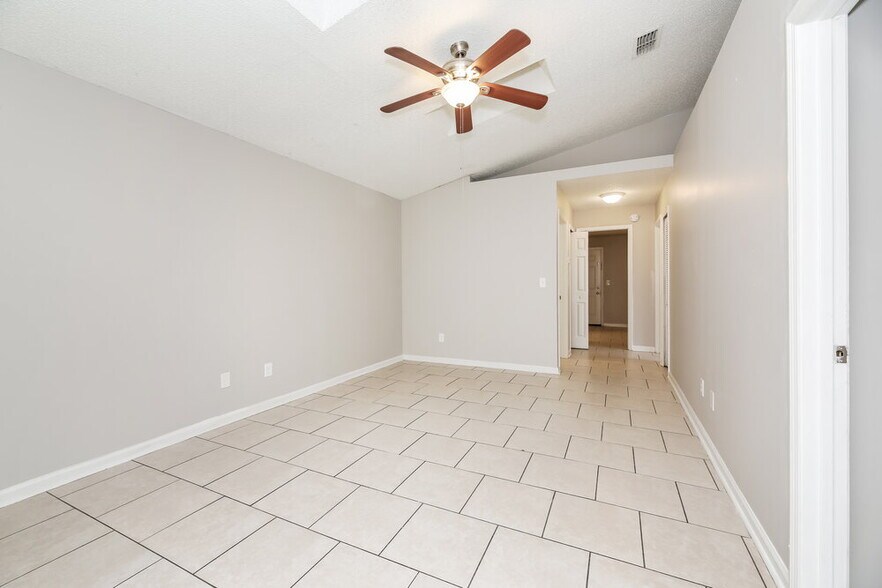Building Photo - 9956 Somerset Grove Ln