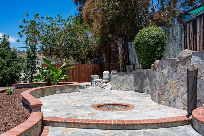 Building Photo - Spacious Entertainers Retreat in San Carlos!