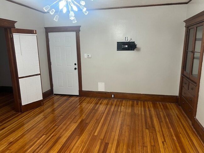 Building Photo - 93 Newton St