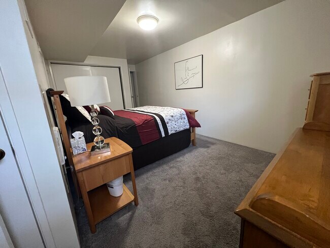 Building Photo - 3219 31st Ave W