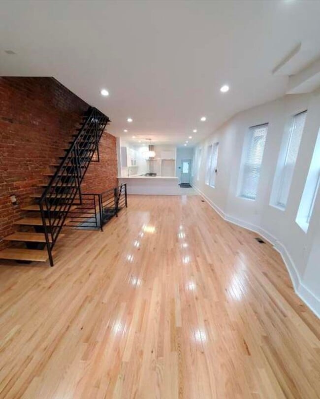 Building Photo - 5425 Catharine St