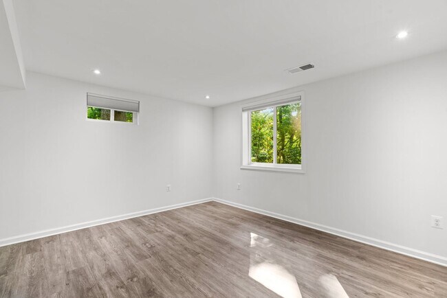 Building Photo - 3BR/4BA - Silver Spring Rambler on Quiet Cul-de-Sac Near Sligo Creek Park