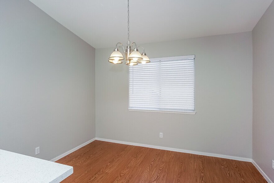 Building Photo - 4705 Wild Oak Way