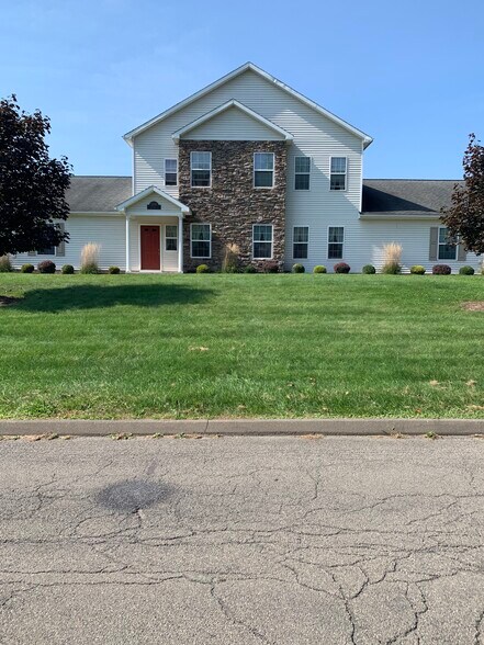 Primary Photo - 1207 N Hoffman Rd