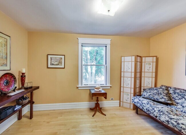 Building Photo - 804 S Grove Ave