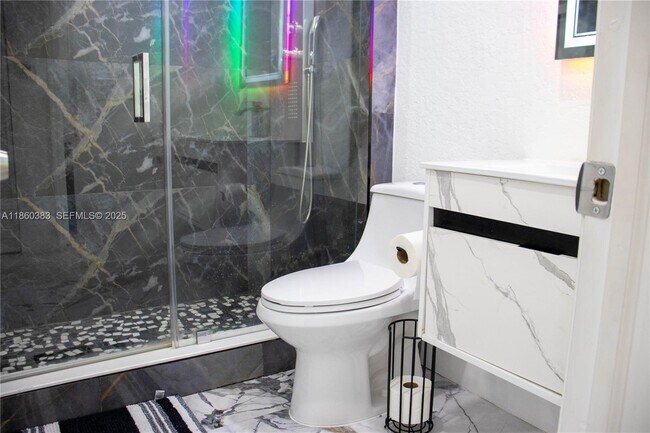 Building Photo - 295 NE 150th St