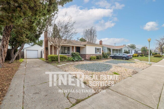 Building Photo - Tahoe Park Charmer with remodeled kitchen