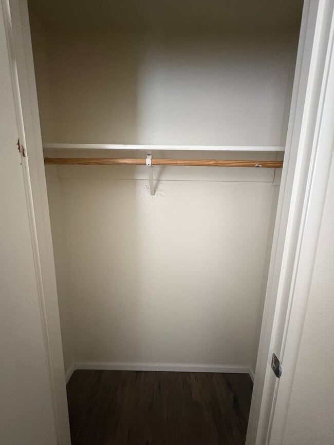 Building Photo - Spacious NW Visalia Home Rent Ready!