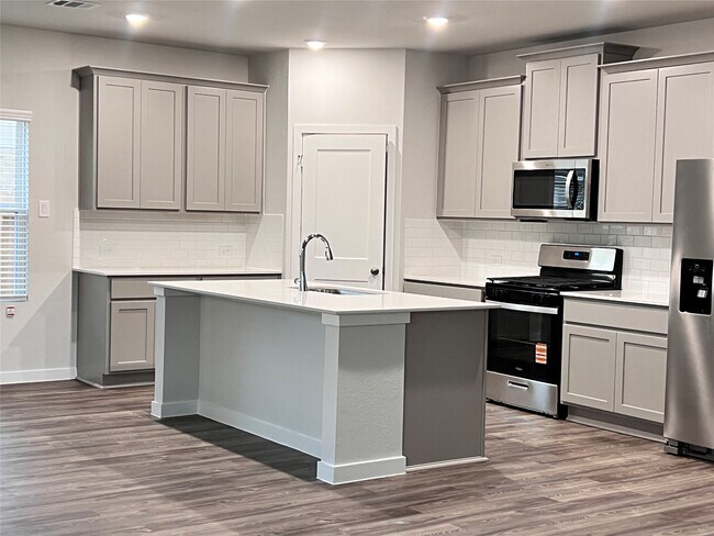 Building Photo - 211 Brazen Forest Trl