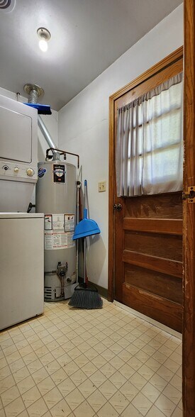 Laundry Room - 819 East Ave S