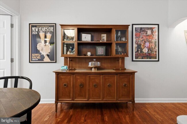 Building Photo - 1233 E Colona St