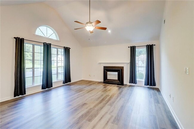Building Photo - 3347 Camens Way NE