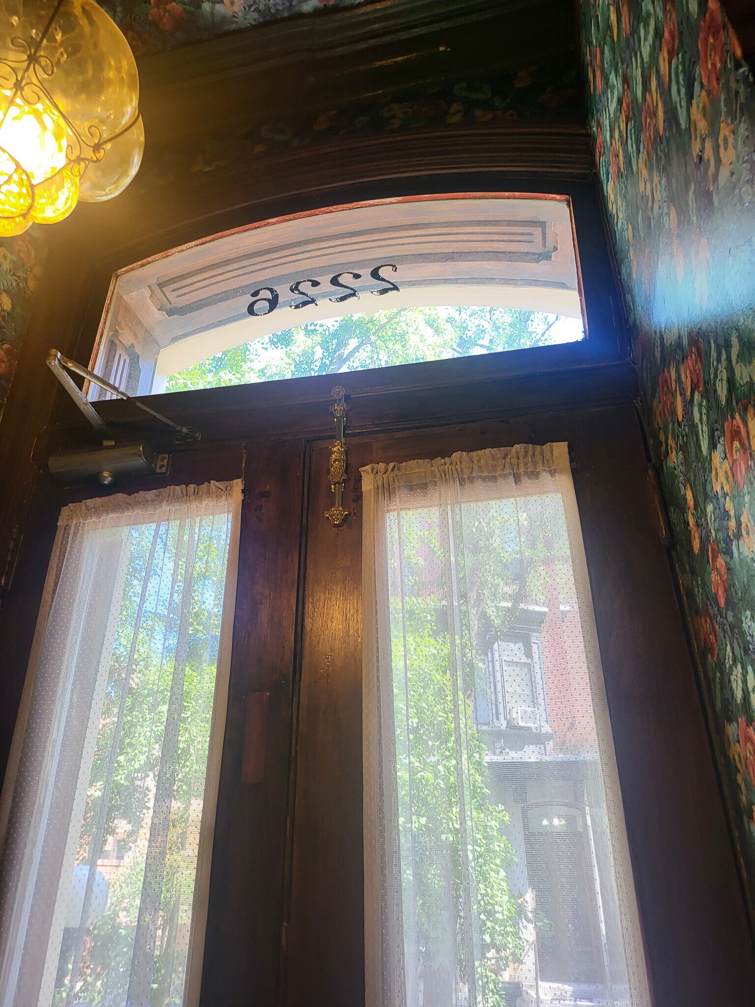 Vestibule with Antique wallpaper - 2226 Delancey Plz