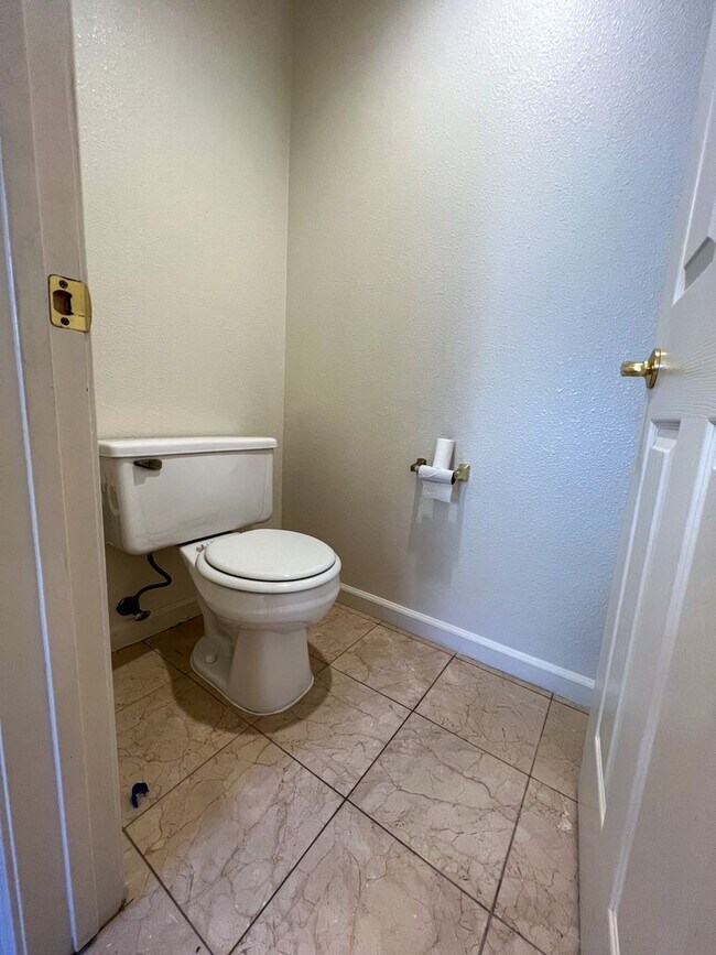 Building Photo - 4 Bedroom, 3 Bathroom Home in Heron Bay, S...