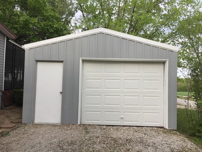 Building Photo - 6812 N Hwy Vv