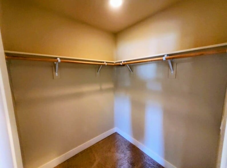 Upper floor - 552 NE 77th Ave