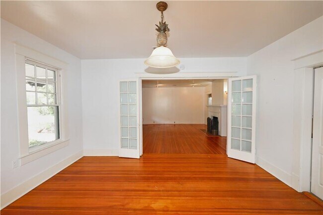 Building Photo - 1305 Lorrain St