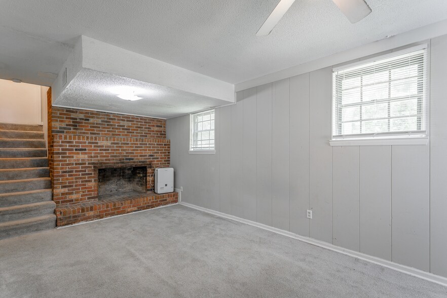 Building Photo - 218 Townsend Cir