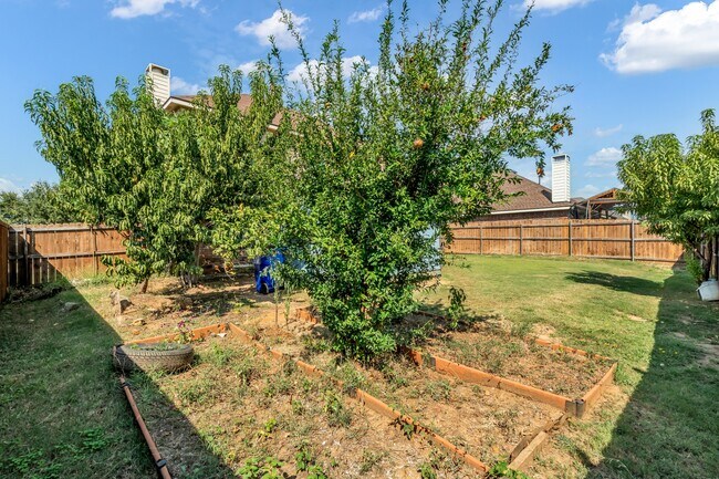 Building Photo - 513 Renee Dr