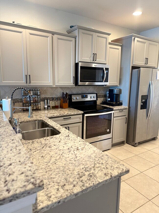 Building Photo - 9208 Hillcroft Dr