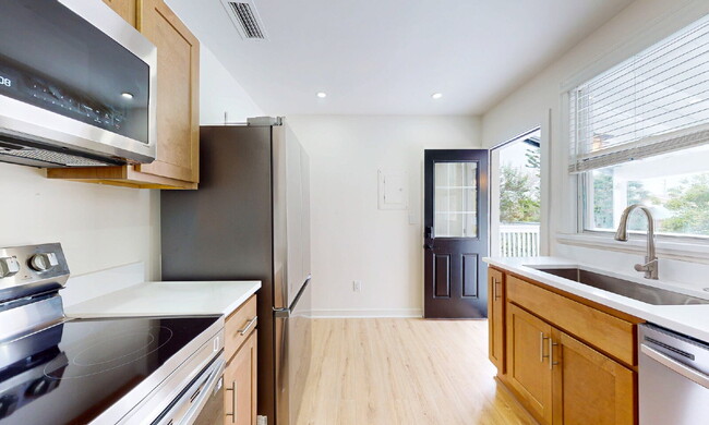 Building Photo - Pristine Neptune Beach Remodel: 2 Blocks to the Sand and Walkable to Everything!