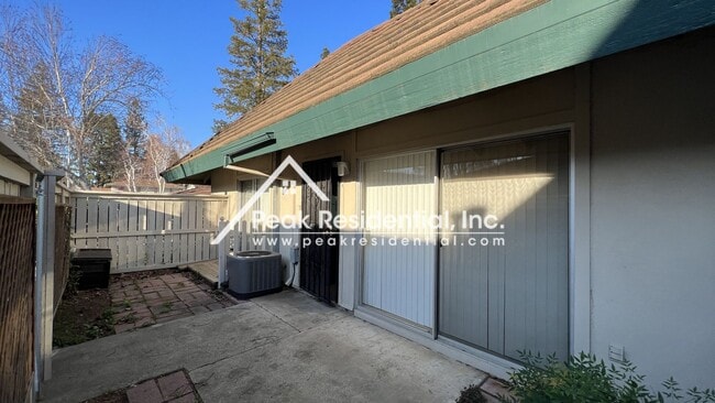 Building Photo - Very Nice Greenhaven 2bd/1ba Condo in Gated Community - Must See