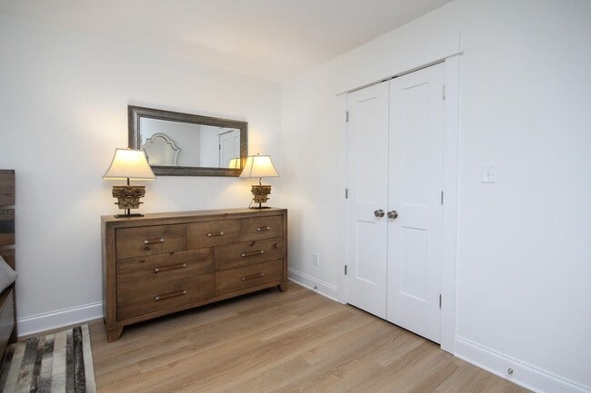 Building Photo - MOVE IN READY - LUXURY TOWNHOUSE!