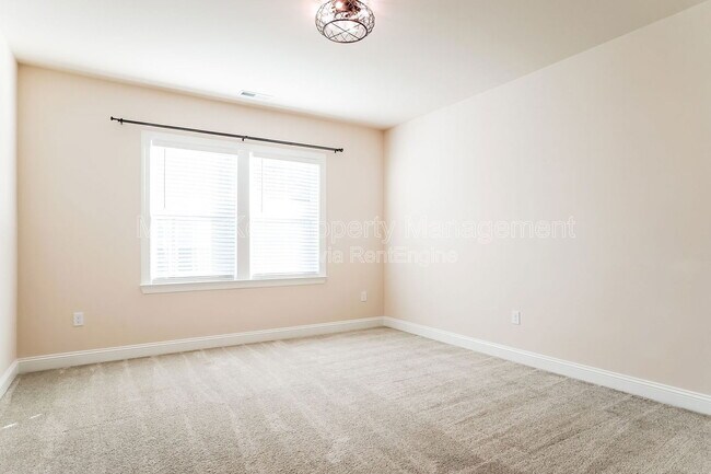 Building Photo - 616 Mount Blanc Way